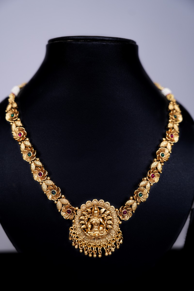 Gold Plated Floral Filligree Delightful Work Necklace Set with Earring