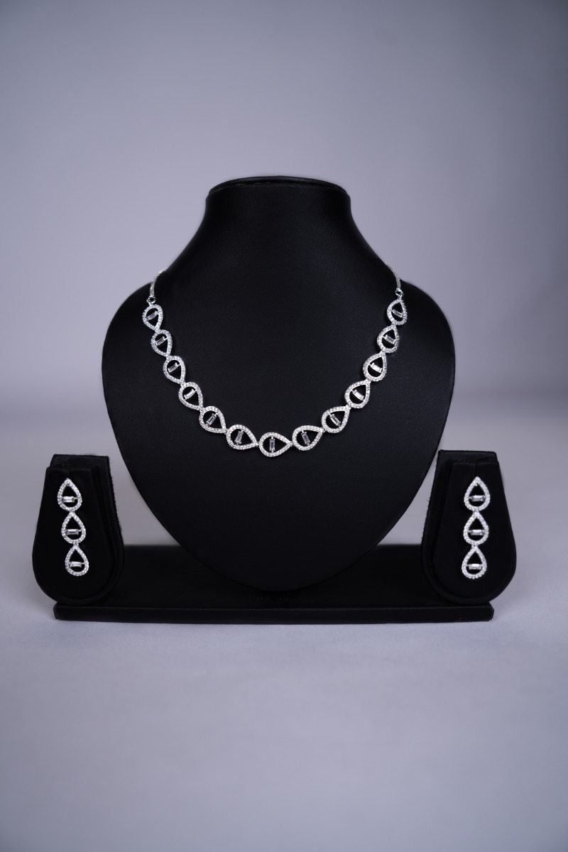 Silver Plated Exquisite Stone Detailing Stunning Necklace Set