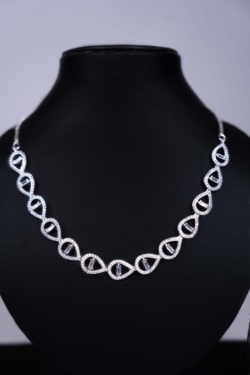 Silver Plated Exquisite Stone Detailing Stunning Necklace Set
